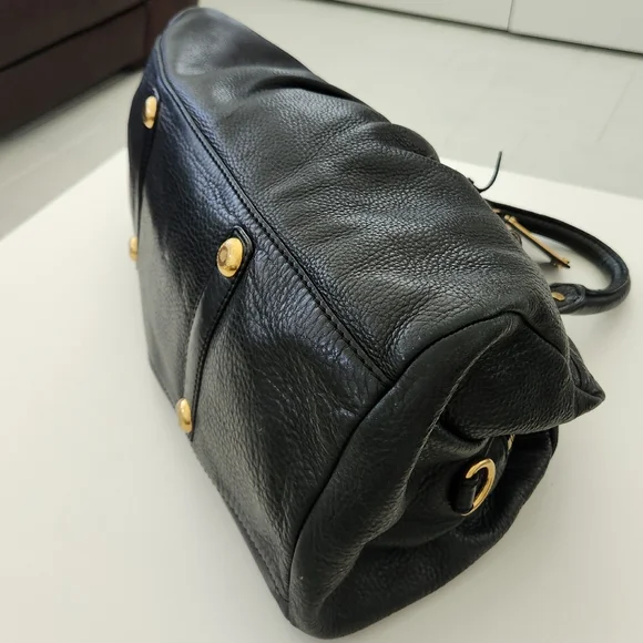 Marc by Marc Jacobs Leather Handbag EUC - black with gold hardware - Picture 11 of 16